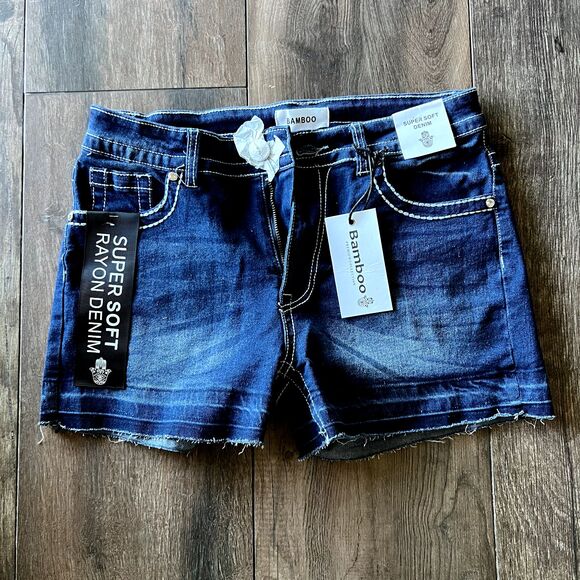 BLING Western BAMBOO Jean Shorts Rhinestones Bull Skull Embroidery  9/10 NEW NWT - Picture 3 of 14